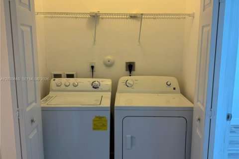 Touwnhouse à louer à Hialeah, Floride: 4 chambres, 172.98 m2 № 2084232 - photo 13