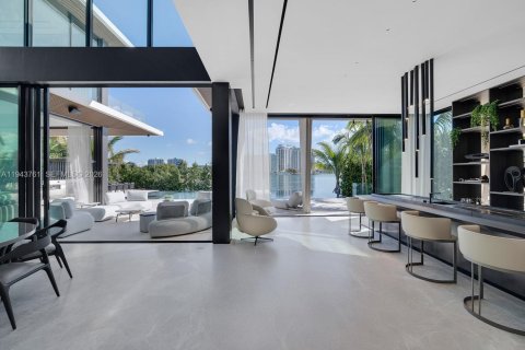 Casa en venta en Miami Beach, Florida, 6 dormitorios, 779.73 m2 № 2002505 - foto 16