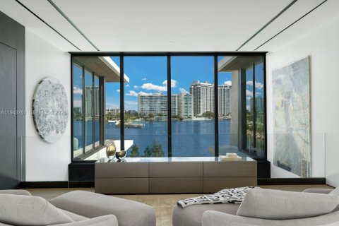 Casa en venta en Miami Beach, Florida, 6 dormitorios, 779.73 m2 № 2002505 - foto 21