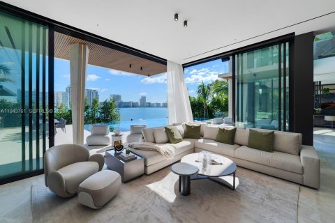 Casa en venta en Miami Beach, Florida, 6 dormitorios, 779.73 m2 № 2002505 - foto 6