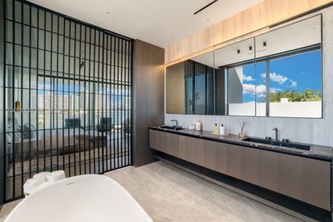 Casa en venta en Miami Beach, Florida, 6 dormitorios, 779.73 m2 № 2002505 - foto 25