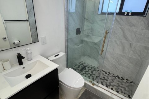 House in Miami, Florida 2 bedrooms, 130.06 sq.m. № 1940298 - photo 15
