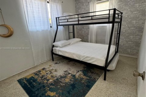 House in Miami, Florida 2 bedrooms, 130.06 sq.m. № 1940298 - photo 9