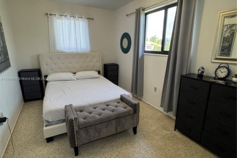 House in Miami, Florida 2 bedrooms, 130.06 sq.m. № 1940298 - photo 4