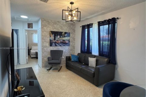 House in Miami, Florida 2 bedrooms, 130.06 sq.m. № 1940298 - photo 8