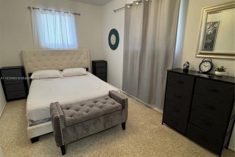 House in Miami, Florida 2 bedrooms, 130.06 sq.m. № 1940298 - photo 7