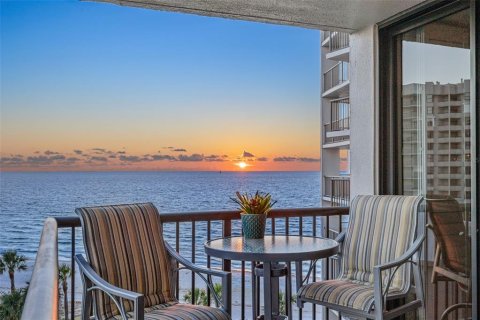 Condominio en Clearwater, Florida, 2 dormitorios  № 2220521