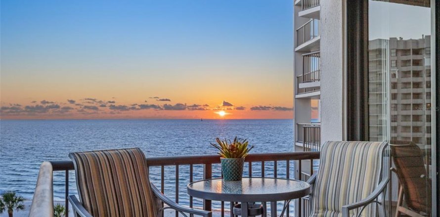 Condominio en Clearwater, Florida, 2 dormitorios  № 2220521