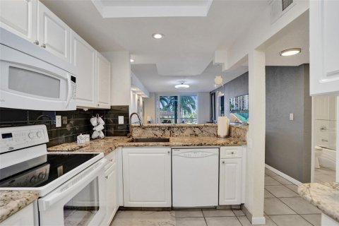Condominio en venta en Pompano Beach, Florida, 2 dormitorios, 80.27 m2 № 2187613 - foto 3