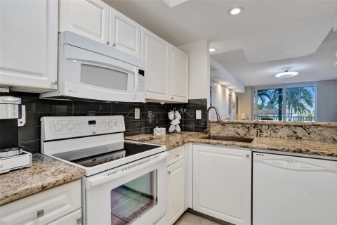 Condominio en Pompano Beach, Florida, 2 dormitorios № 2187613