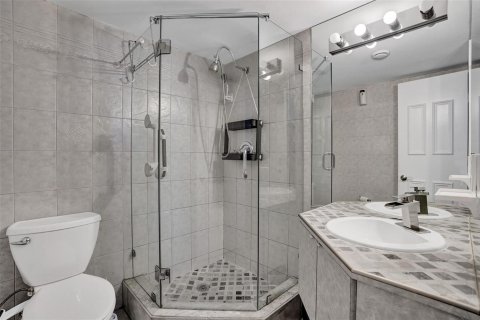 Condominio en venta en Pompano Beach, Florida, 2 dormitorios, 80.27 m2 № 2187613 - foto 13
