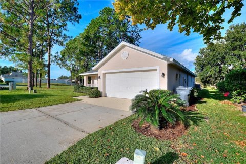 House in Davenport, Florida 4 bedrooms, 155.98 sq.m. № 2393608 - photo 2