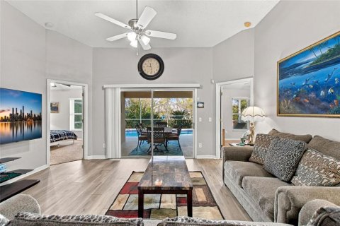 House in Davenport, Florida 4 bedrooms, 155.98 sq.m. № 2393608 - photo 13