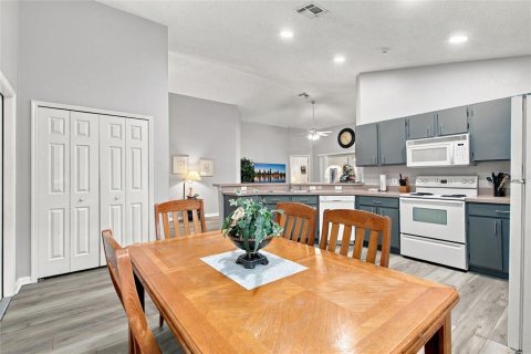 House in Davenport, Florida 4 bedrooms, 155.98 sq.m. № 2393608 - photo 18