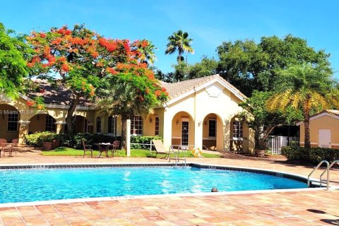 Condo in Davie, Florida, 2 bedrooms  № 1821909 - photo 22