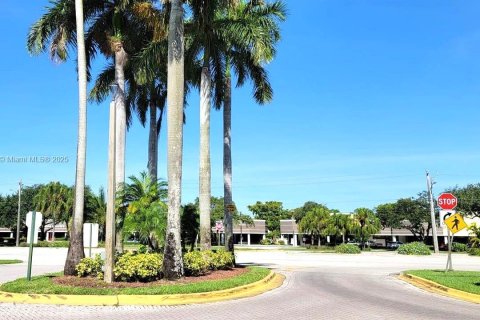 Condo in Davie, Florida, 2 bedrooms  № 1821909 - photo 24