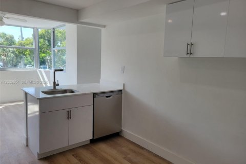 Condo in North Miami Beach, Florida, 1 bedroom  № 2068056 - photo 4