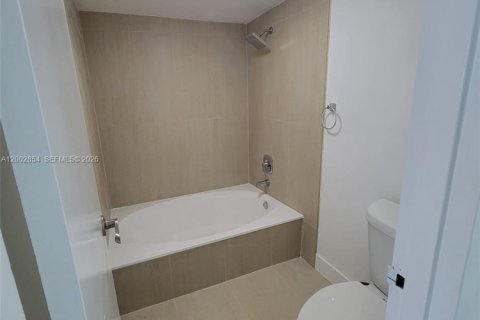 Condo in North Miami Beach, Florida, 1 bedroom  № 2068056 - photo 9