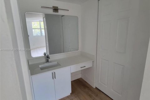 Condo in North Miami Beach, Florida, 1 bedroom  № 2068056 - photo 8