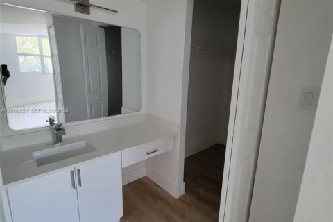 Condo in North Miami Beach, Florida, 1 bedroom  № 2068056 - photo 7