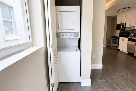 Снять в аренду квартиру в Корал-Гейблс, Флорида 3 комнаты, 565.4м2, № 2083799 - фото 10