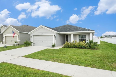House in Zephyrhills, Florida 4 bedrooms, 158.4 sq.m. № 2148646 - photo 3