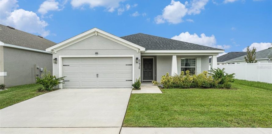 House in Zephyrhills, Florida 4 bedrooms, 158.4 sq.m. № 2148646