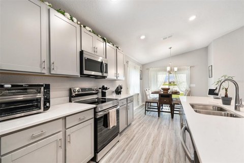 House in Zephyrhills, Florida 4 bedrooms, 158.4 sq.m. № 2148646 - photo 16
