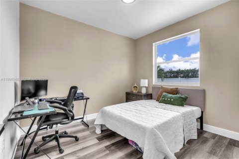 House in Miramar, Florida 3 bedrooms, 143.26 sq.m. № 2059644 - photo 20