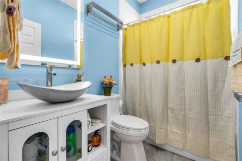 House in Miramar, Florida 3 bedrooms, 143.26 sq.m. № 2059644 - photo 19