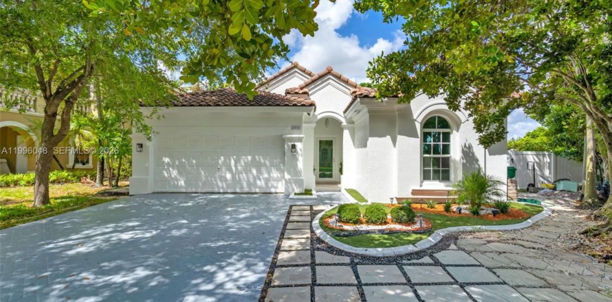 House in Miramar, Florida 3 bedrooms, 143.26 sq.m. № 2059644