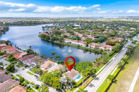 House in Miramar, Florida 3 bedrooms, 143.26 sq.m. № 2059644 - photo 25