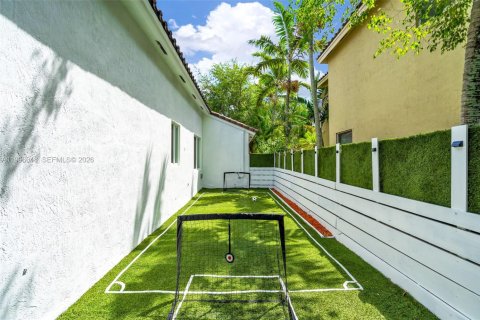 House in Miramar, Florida 3 bedrooms, 143.26 sq.m. № 2059644 - photo 9