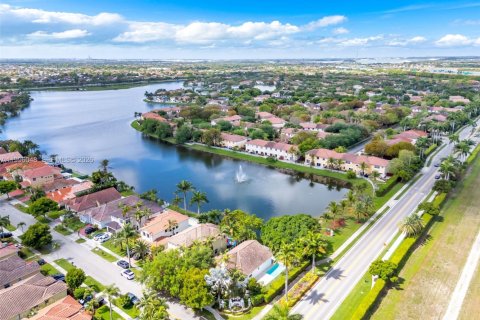 House in Miramar, Florida 3 bedrooms, 143.26 sq.m. № 2059644 - photo 11