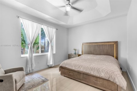 House in Miramar, Florida 3 bedrooms, 143.26 sq.m. № 2059644 - photo 13