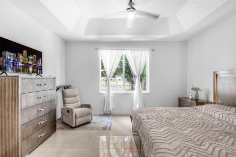 House in Miramar, Florida 3 bedrooms, 143.26 sq.m. № 2059644 - photo 14