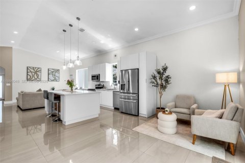 House in Miramar, Florida 3 bedrooms, 143.26 sq.m. № 2059644 - photo 12