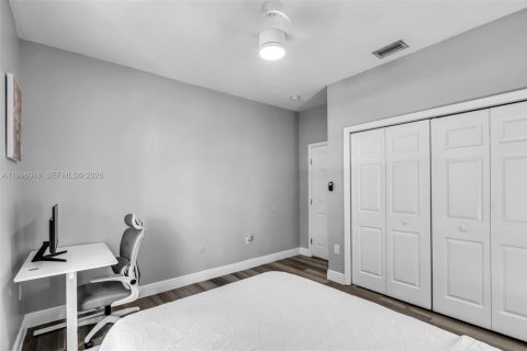 House in Miramar, Florida 3 bedrooms, 143.26 sq.m. № 2059644 - photo 18