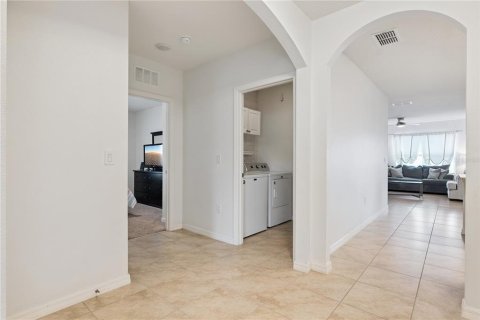 House in Mount Dora, Florida 4 bedrooms, 171.5 sq.m. № 2419561 - photo 13