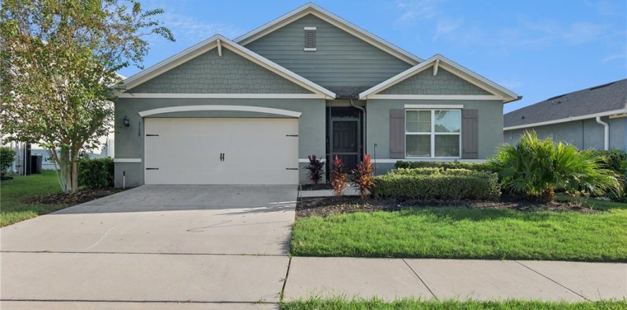 House in Mount Dora, Florida 4 bedrooms, 171.5 sq.m. № 2419561