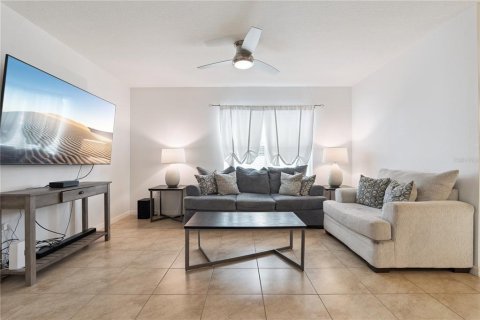 House in Mount Dora, Florida 4 bedrooms, 171.5 sq.m. № 2419561 - photo 6