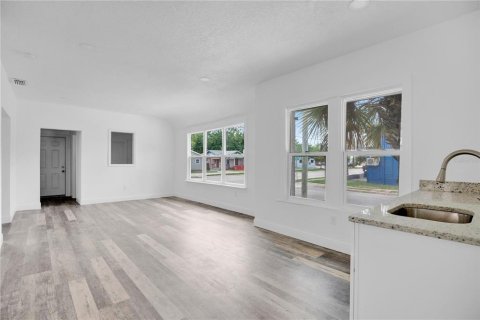 Commercial property in Daytona Beach, Florida 181.07 sq.m. № 2384135 - photo 6