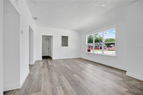 Commercial property in Daytona Beach, Florida 181.07 sq.m. № 2384135 - photo 18