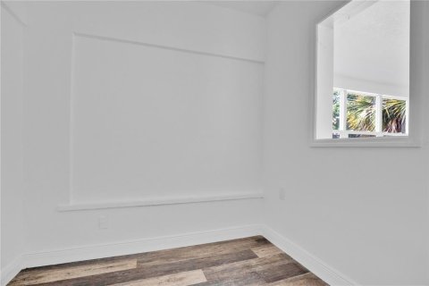 Commercial property in Daytona Beach, Florida 181.07 sq.m. № 2384135 - photo 11