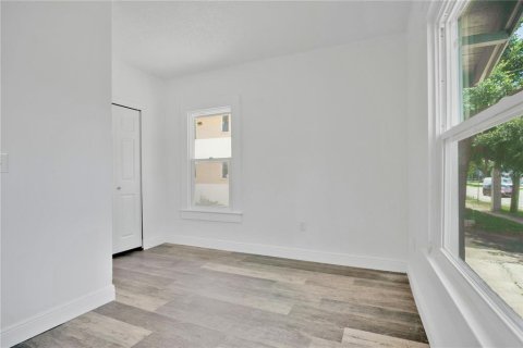 Commercial property in Daytona Beach, Florida 181.07 sq.m. № 2384135 - photo 9