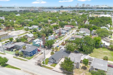 Commercial property in Daytona Beach, Florida 181.07 sq.m. № 2384135 - photo 12