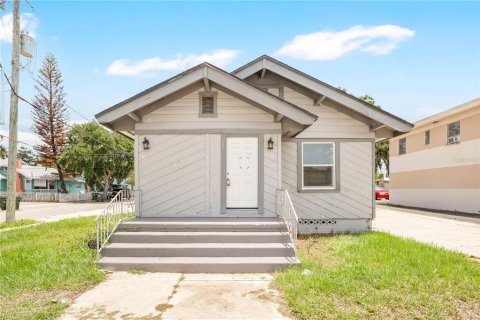 Commercial property in Daytona Beach, Florida 181.07 sq.m. № 2384135 - photo 3