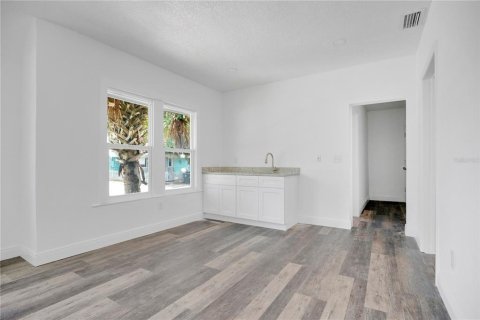 Commercial property in Daytona Beach, Florida 181.07 sq.m. № 2384135 - photo 16