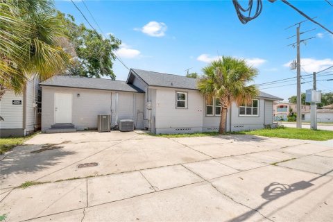 Commercial property in Daytona Beach, Florida 181.07 sq.m. № 2384135 - photo 2