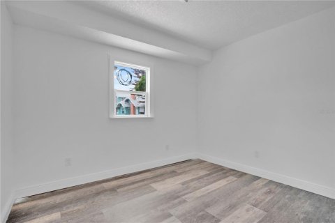 Commercial property in Daytona Beach, Florida 181.07 sq.m. № 2384135 - photo 10
